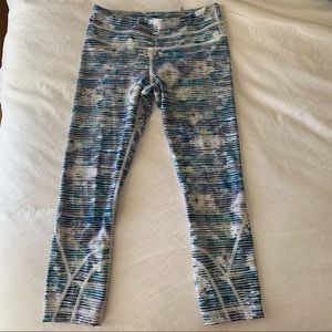 lululemon luxstreme cropped blue leggings
